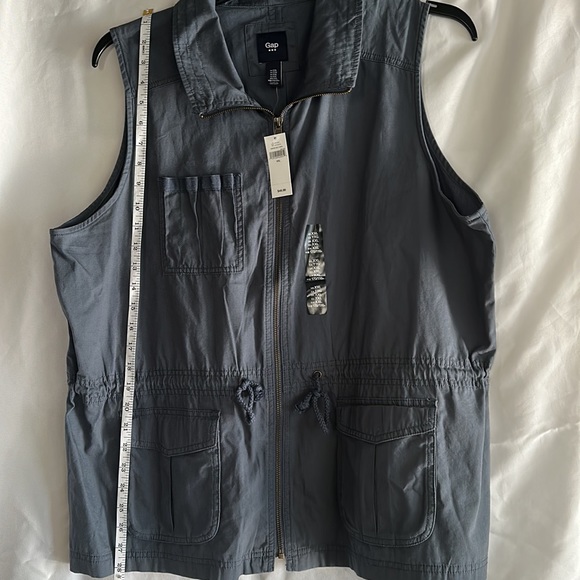 Brand New Gap cargo vest - Picture 3 of 5